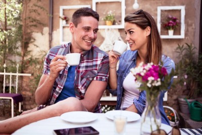 Comment séduire une femme sans être ennuyeux ?